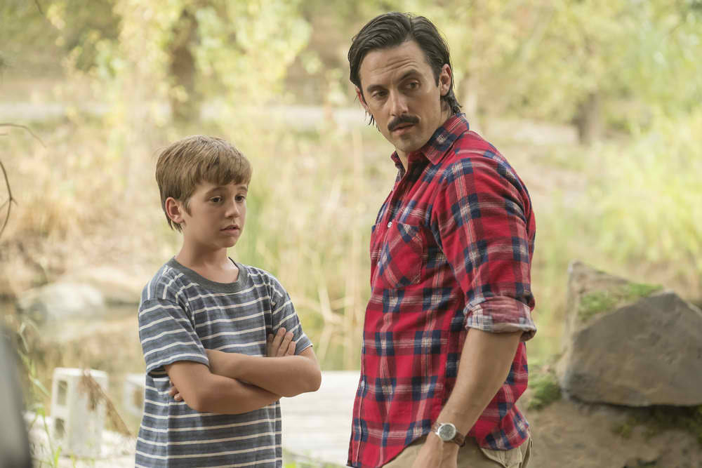 Kevin (Parker Bates) a des choses sérieuses à discuter avec son père (Milo Ventimiglia).