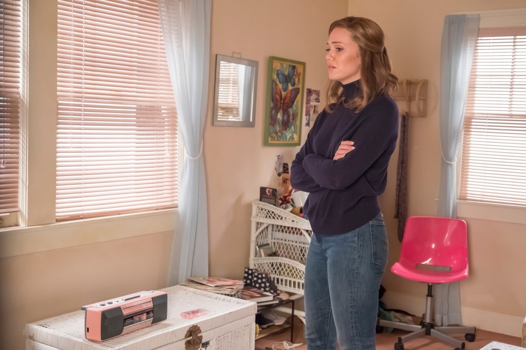 Rebecca (Mandy Moore) dans la chambre de Kate.