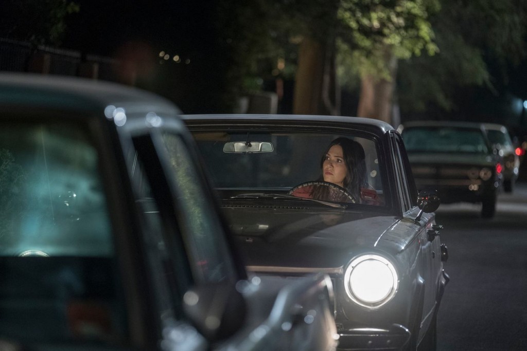 Rebecca (Mandy Moore) au volant de la voiture familiale.