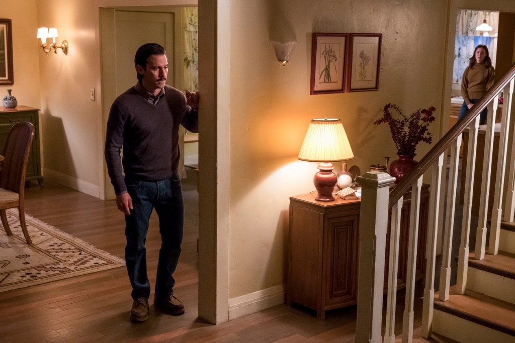 Jack (Milo Ventimiglia) et Rebecca (Mandy Moore) dans leur maison de Pittsburgh.