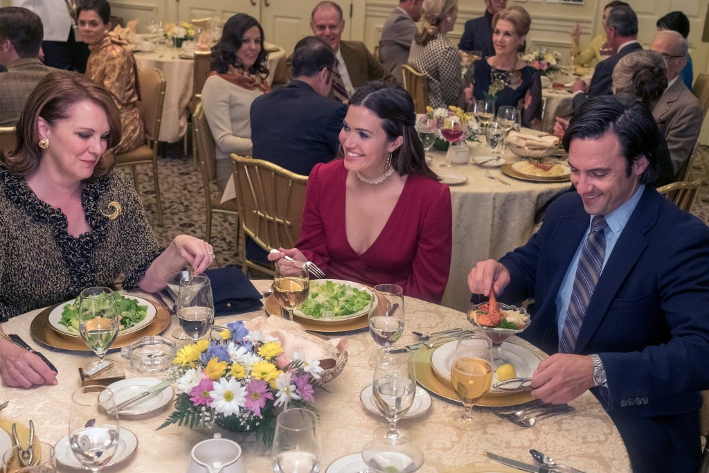 Jack (Milo Ventimiglia) partage un repas avec la famille Malone.