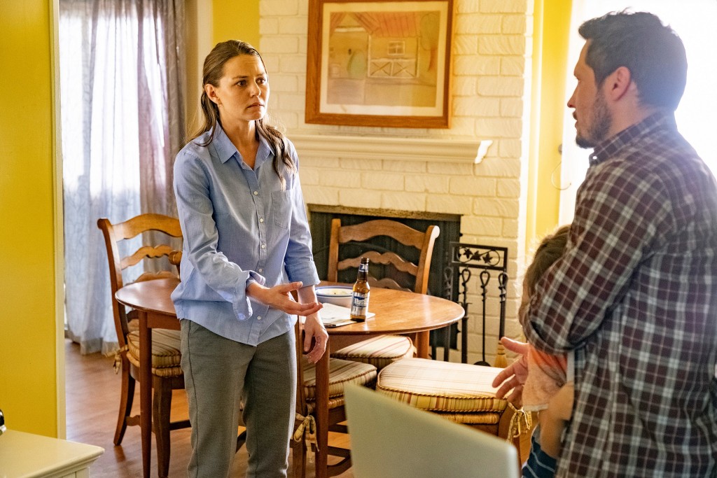 Cassidy (Jennifer Morrison) se dispute avec son mari Ryan (Nick Wechsler).