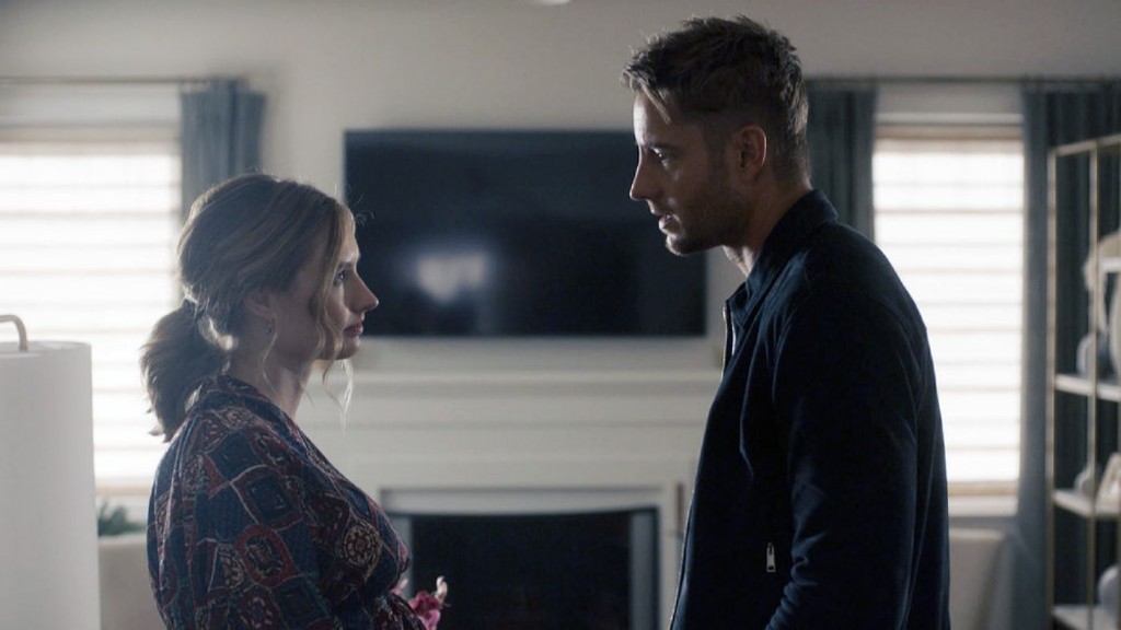 Madison (Caitlin Thompson) et Kevin (Justin Hartley) discutent.