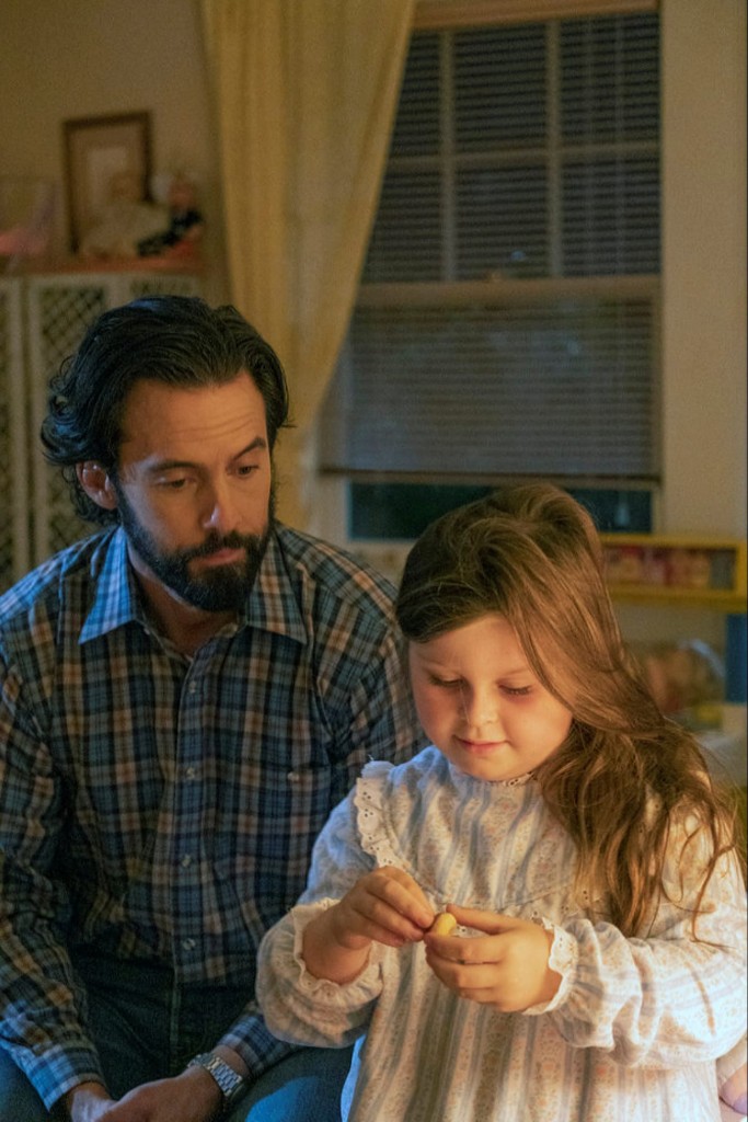 Jack (Milo Ventimiglia) passe du temps avec sa fille Kate (Isabella Rose Landau).