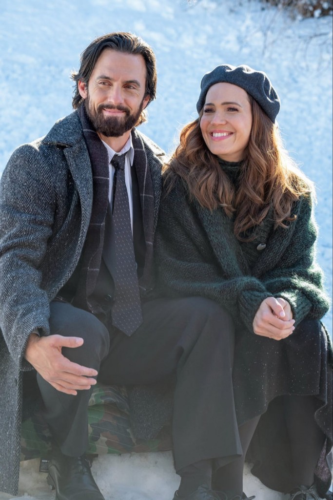 Jack (Milo Ventimiglia) et Rebecca (Mandy Moore) profitent des joies de l'hiver.